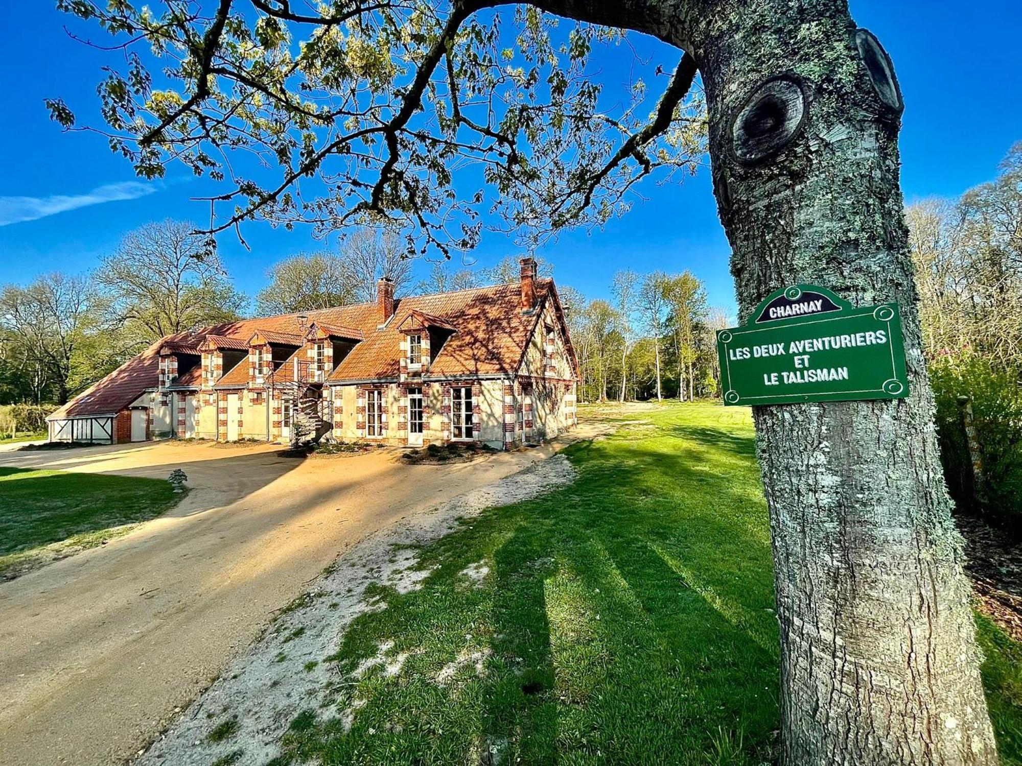 Les Chambres De Charnay - Calme Charme Et Confort Piscine A 5 Mn Du Peage Vierzon Exterior photo